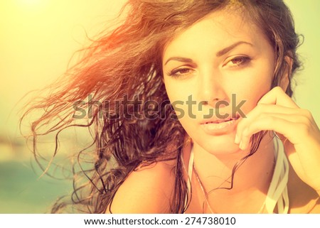 Beauty Sunshine Girl Portrait. Beautiful Model Woman over sea. Sunny Summer Day under the Hot Sun on the Beach. Ocean. Sea