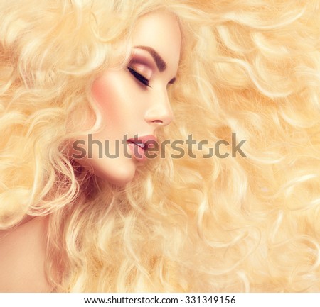 Curly blonde Hair. Fashion Girl With Healthy Long Wavy Hair. Beauty Blonde Woman Portrait. Blond Hair, Hair Extension, Permed Hair