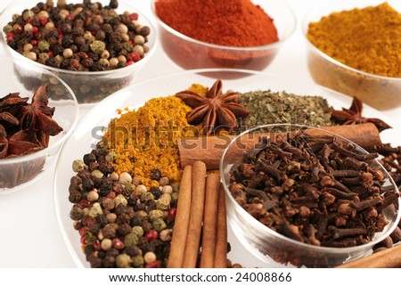 Spices in small glass bowl and glass plate