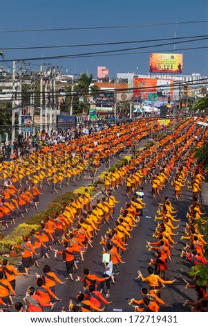 Guinness World Records - Largest Thai dance  5,121  People in Udon Thani Thailand January 18, 2014
