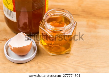 Egg shell soak in apple cider vinegar as home remedy to relieve itchy skin