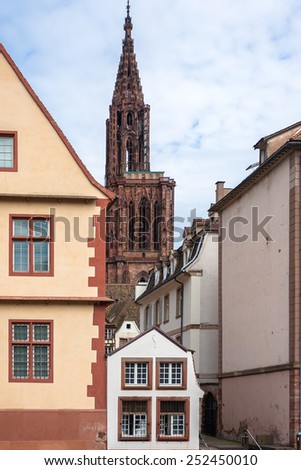 Cathedrale Notre Dame de Strasbourg, historic houses and bridges in the district of La Petite France in Strasbourg