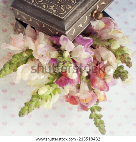 Jewelry box with flowers