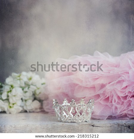 Little girls shiny crown Little girls shiny crown