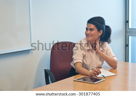 Business woman listen to other colleagues talking