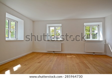 Living room in an old building - Apartment with wooden windows and parquet flooring after renovation