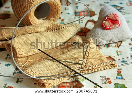 Knitting sweaters for dolls