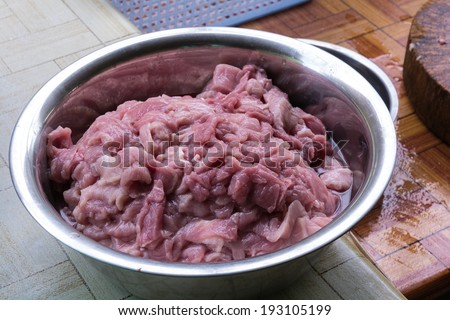 Pork, cut into pieces to be eaten cooked easily and should be cleaned every time the pork to a Health to the intake.