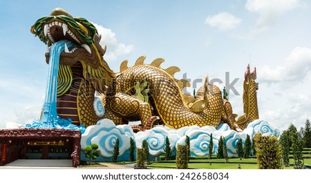Golden Dragon Chinese New Year is prosperous Chinese people worship.