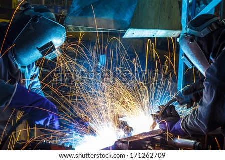 Teamwork in welding steel