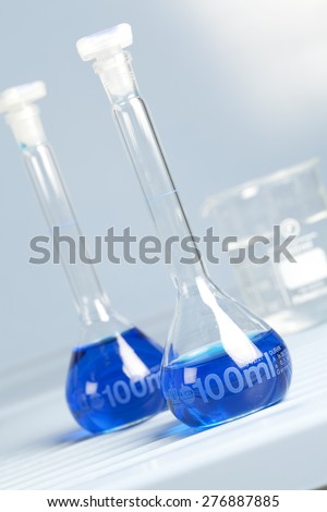 1000ml volumetric measuring flask filled with blue liquid
