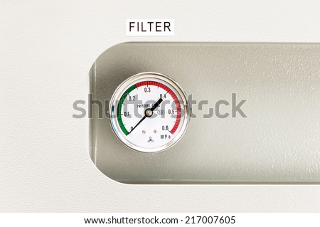 Industrial circle thermometer/manometer with temperature gauge. Arrow on zero. Indoors closeup.