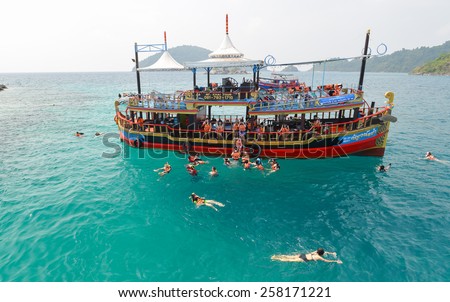 Koh chang Trat,THAILAND - February 17, 2015: Unidentified Travel tourist People scuba diving with tour motor boat. koh chang is popular tourist destination for holidays at Trat, Thailand .