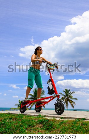 woman on an electronic tricycle in miami