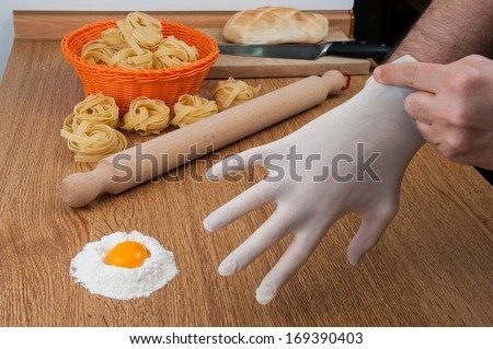 latex gloves for cooking in a hygienic manner