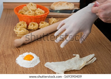 latex gloves for cooking in a hygienic manner