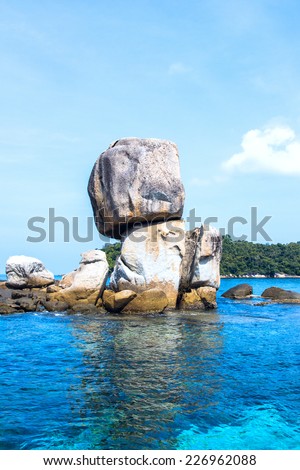 Hin son island is a small island near Lipe island. This island is very unique with a large stone that look like human face lay down on the other one that made by nature.