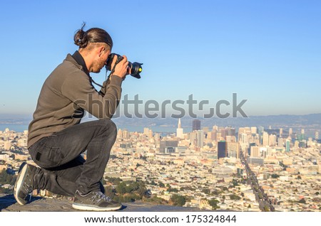 Man photographing San Francisco cityscape from Twin Peaks