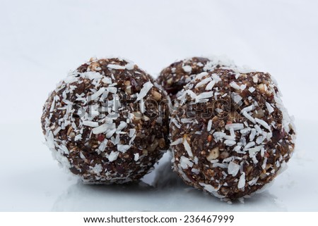Super Fruit Healthy Nut And Dried Fruit Snack Ball With Coconut