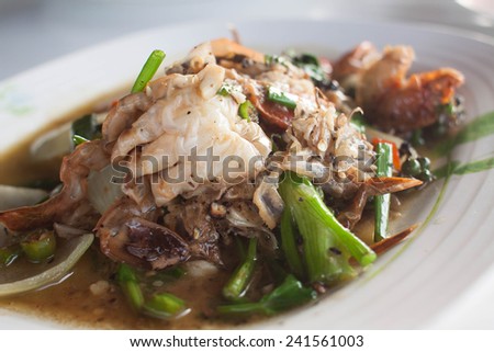 Soft shell crab fried with black pepper and garlic