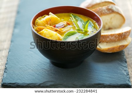 Shrimp Curry soup and bread