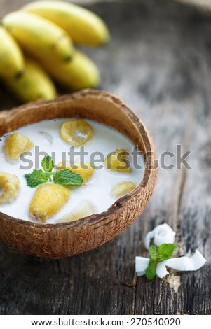 Bananas in coconut milk, palÃ?Â©o and vegan dessert.