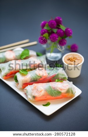 Fresh shrimp spring rolls