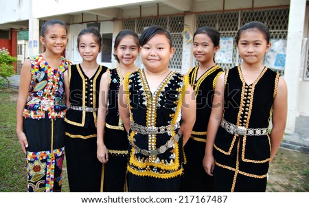 KOTA KINABALU, MALAYSIA - SEPTEMBER 12 : Children of SK Kolombong in Malaysia traditional Dusun costumes commemorating Malaysia Day on September 12, 2014 in Kota Kinabalu, Sabah, Malaysia.