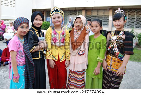 KOTA KINABALU, MALAYSIA - SEPTEMBER 12 : Children of SK Kolombong in Malaysia multi-racial costumes to commemorate Malaysia Day on September 12, 2014 in Kota Kinabalu, Sabah, Malaysia.