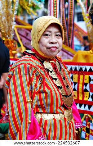 Kota Belud, Sabah, Malaysia, Okt 18, 2014 : Unidentified lady from the Iranun  ethnic in her traditional costume during the 4th Usunan Festival competition in Kota Belud.