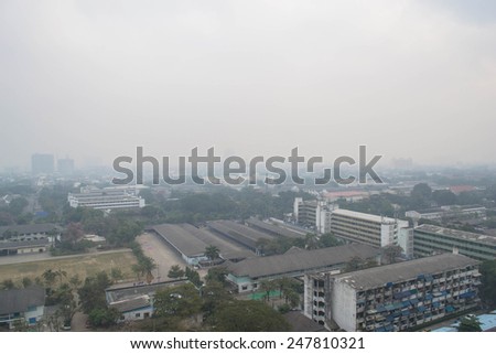 BANGKOK-JAN 27,2015 pressure ripple cool or cold air mass from China covers all regions of the country. Cause the temperature drop across all sectors. Especially in Bangkok As a result, the fog.