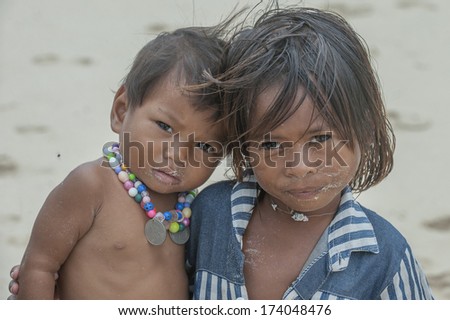 OMADAL ISLAND, SABAH, MALAYSIA - MAY 9 : Unidentified Sea Gypsies kid on May 9, 2009 in Sabah, Malaysia. The Sea Gypsies are sea nomads that move from one place to another.