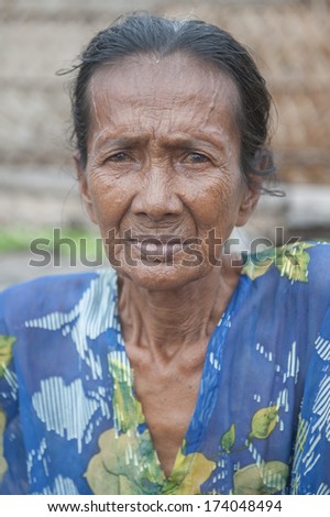 OMADAL ISLAND, SABAH, MALAYSIA - JANUARY 29 : Unidentified Sea Gypsies old woman on January 29, 2012 in Sabah, Malaysia. The Sea Gypsies are sea nomads that move from one place to another.