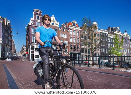 Man riding a bike in the city center of Amsterdam