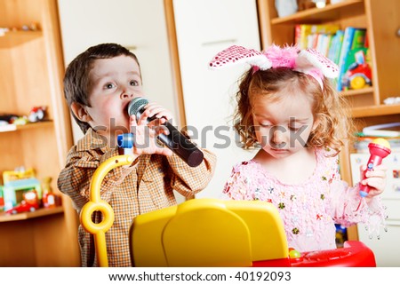 Kids singing and playing a toy piano