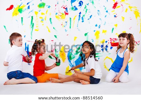 Children\'s team painting on the wall
