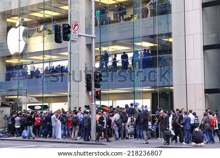 SYDNEY, AUSTRAILA-SEPTEMBER 19, Apple store of Sydney opening The new  Iphone 6 on September 19-2014. Apple Store, Sydney, Australia