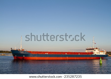empty container ship