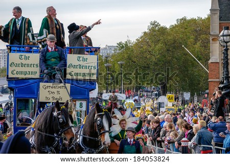LONDON, UK -NOVEMBER 12 : The Gardeners Company parading at the Lord Mayor\'s Show in London on November 12, 2005. Unidentified people.