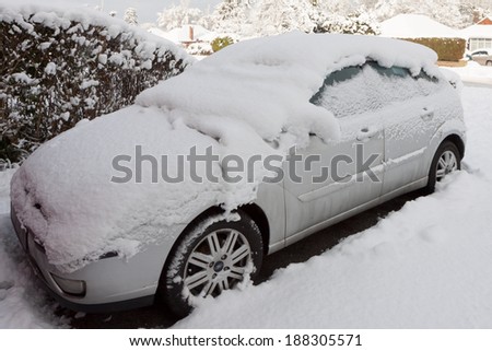 EAST GRINSTEAD, WEST SUSSEX/UK - JANUARY 7 : Car covered in snow in East Grinstead on January 7, 2010