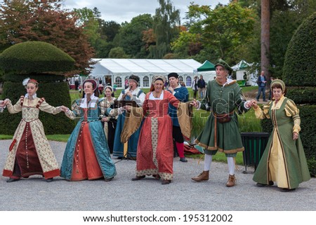 HEVER, KENT/UK - SEPTEMBER 18 : Old fashioned dancing at Hever Castle in Hever Kent on September 18, 2011. Unidentified people.