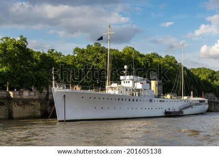 LONDON - JUNE 25 : Floating restaurant and bar on the River Thames in London on June 25, 2014