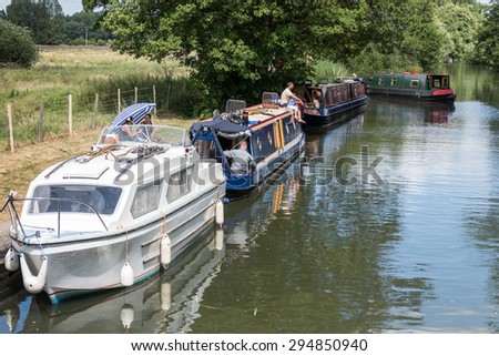 ALDERMASTON, BERKSHIRE UK - JULY 5 : Narrow boats on the Kennet and Avon Canal near Aldermaston Berkshire on July 5, 2015. Unidentified people.