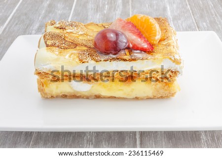 Cake fruit on toasted cream and puff pastry base