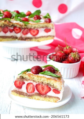 Strawberry cake with banana and chocolate