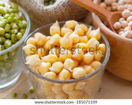 Chick peas and green mung bean sprouts in bowl