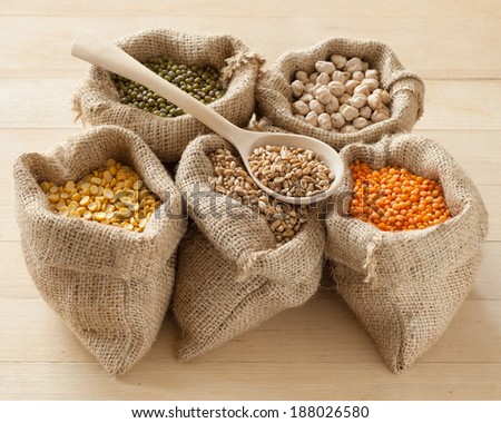 hessian bags with peas, chick peas, red lentils, wheat and green mung on table