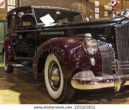 FORT LAUDERDALE, FLORIDA, USA - AUGUST 30: Fort Lauderdale Antique Car Museum exhibits a collection of Packard automobiles on August 30, 2014 in Fort Lauderdale, Florida, USA.