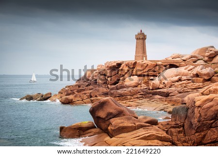 Lighthouse and pink granite rocks, Ploumanach, Cotes d\'Armor, Brittany, France, Europe