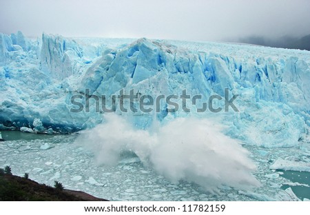 Huge block of ice falling of the Perito Moreno glacier, Argentina